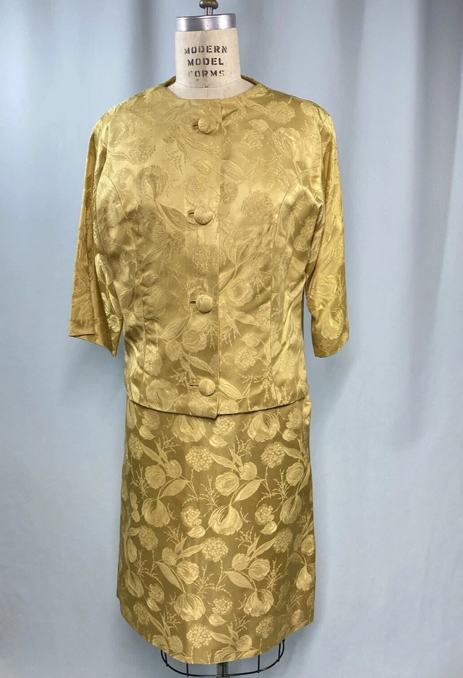 Vintage Women Skirt Suit SIZE MEDIUM yellow gold jacquard 60s sheath pencil - Image 2 of 4