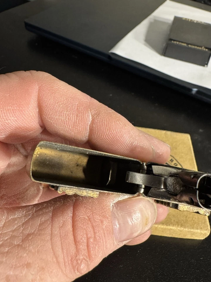 Encendedor vintage de latón Marlboro Zippo vaquero Bucking Bronco X NUEVO en caja Foto 3 de 4