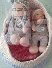 Puppe Zwillinge  Babypuppe Babyspielzeug Moses-Korb Korb Puppenbett Tragetasche 