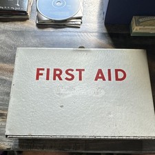 Vintage 1940s-50s Metal First Aid Cabinet Box Industrial Wall Mount 10.5”