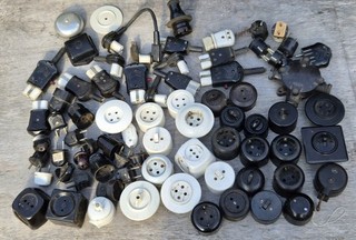 Konvolut Bakelit Elektromaterial Schalter Steckdosen Etc.