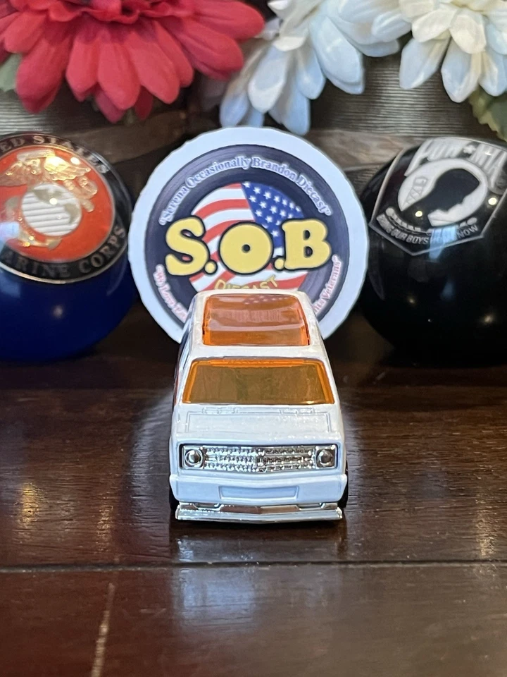 Hot Wheels 1977 Dodge Custom 68 News Van 1:64 White Diecast USED NM Condition - Image 3 of 4