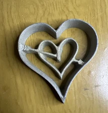 Kitchen Supply 7124 Valentine Heart Rosette Iron, Hand-Cast Aluminum, 3.25 W x 3