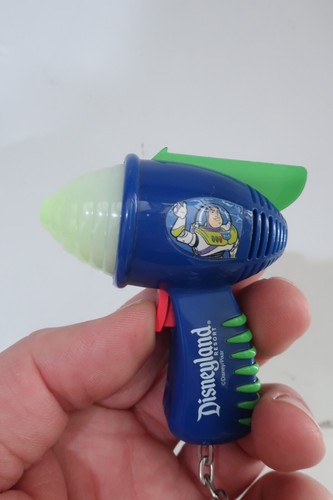 Llavero Mini Astro Blaster Pixar Toy Story Buzz Lightyear de colección de los parques de Disney - Imagen 12 de 14