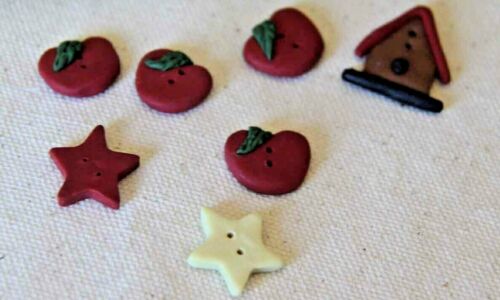 Lot of 7 Ceramic Clay Country Buttons Back to School Days Apple Birdhouse Star - Afbeelding 1 van 4
