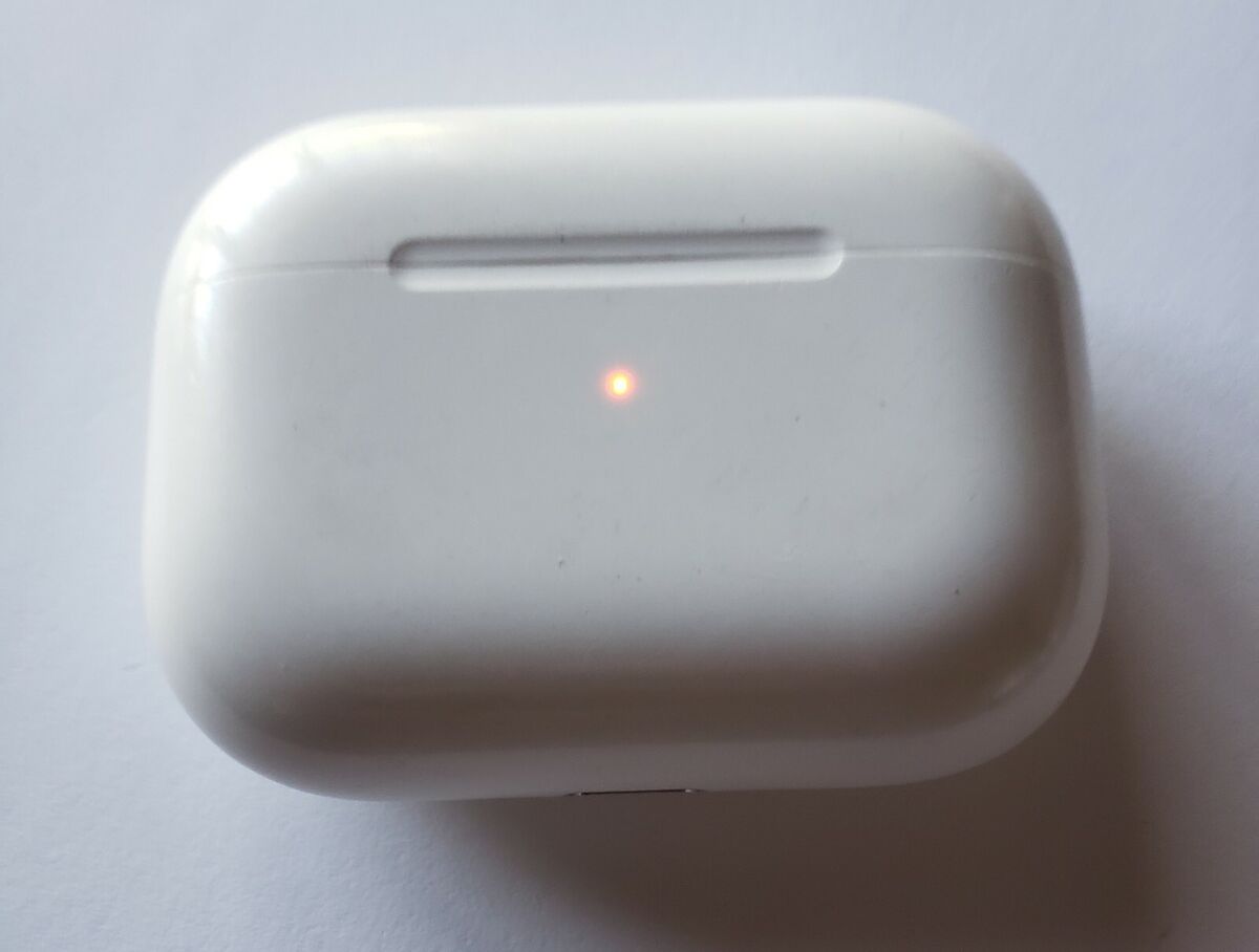 Original Apple AirPods Pro Wireless CHARGING CASE ONLY 1st Original Apple AirPods Pro Wireless CHARGING CASE ONLY 1st