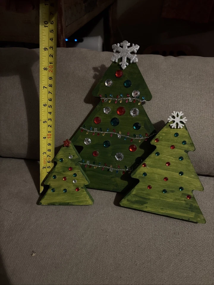 Juego de 3 decoraciones de árbol de Navidad de madera pintadas y decoradas hechas a mano Foto 2 de 4