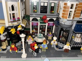 Lego Creator: Assembly Square (10255) 4002 Pcs. Generic Bricks. **Please Read!**