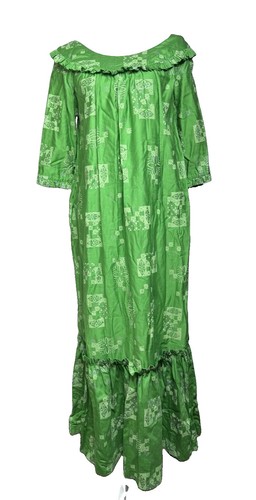 Vtg 1970s Hawaii Honolulu Dress Floral Green Muumuu Ruffles Maxi OS House dress