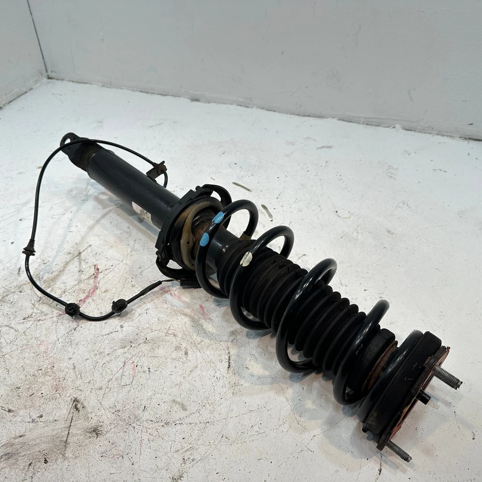 19-20 INFINITI Q50 AWD REAR PASSENGER SHOCK STRUT ABSORBER W/ COIL SPRING OEM - Imagem 3 de 4