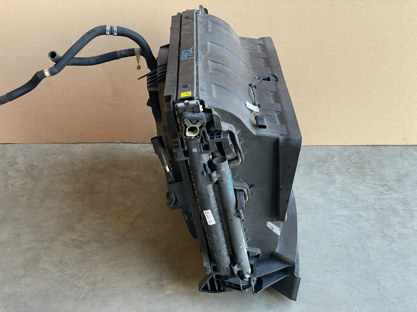 17 18 MASERATI LEVANTE 3.0L RADIATOR CONDENSER FAN COOLING ASSEMBLY 1442 OEM