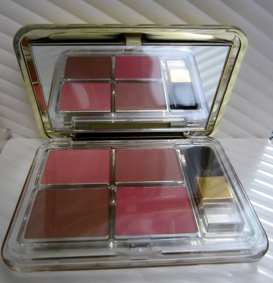 Rubor compacto color puro y diosa de bronce Estée Lauder Deluxe All Over Face 02 Foto 4 de 4