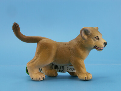 #W226 Schleich 14186 Löwenbaby, stehend   mit Fähnchen 2001   2006 / Germany