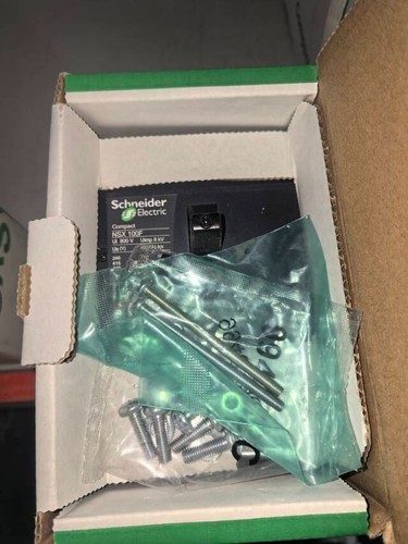 LV429632 Nuevo Schneider Estuche Moldeado Disyuntor Compacto NSX100F TM63D 3P3D - Imagen 4 de 4