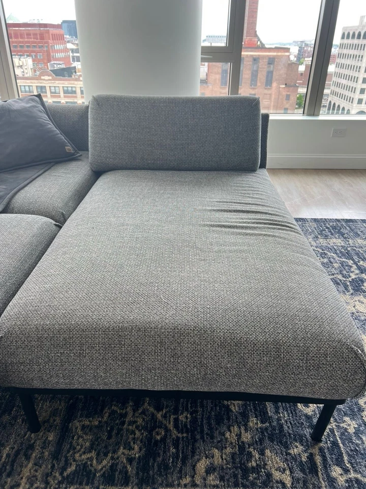 Sofá con chaise longue IKEA EPPLARYD, Lejde gris/negro Foto 2 de 4