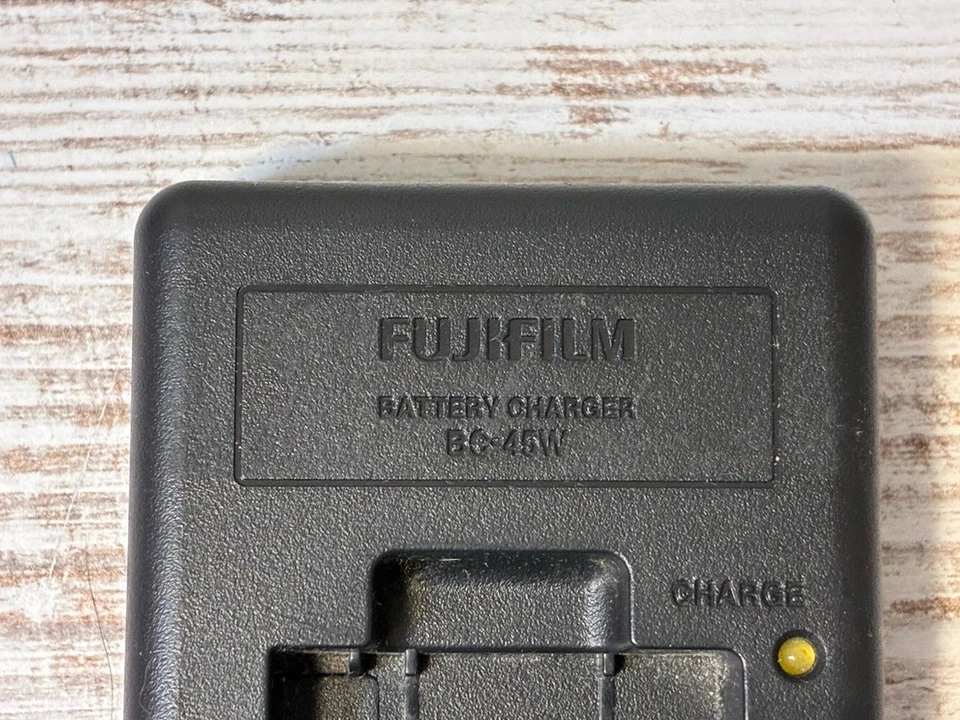 CARGADOR DE BATERÍA FUJIFILM BC-45 GENUINO OEM Probado 100-240V 4.2V 550mA Foto 2 de 4