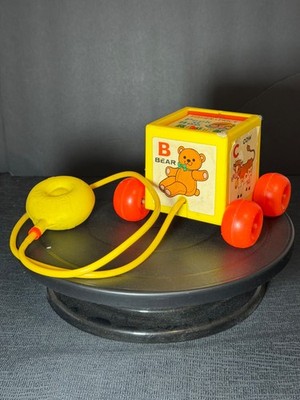 Vintage 1970 Fisher Price Peek-A-Boo Block ABC Cube 760 Squeeze Ball Pull Toy 