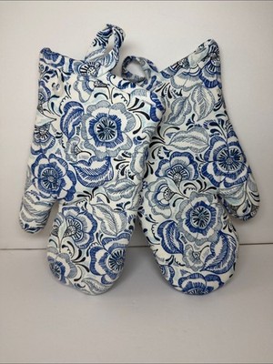 Sur La Table x Pomegranate Caroline Blue Floral Oven Mitt Set of 2 Quilted Cotto
