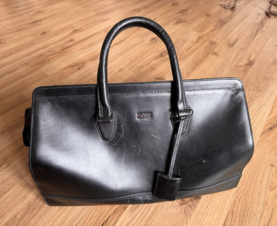 BOSS Henkeltasche Leder Schwarz Doppelgriff Reißverschluss Logo