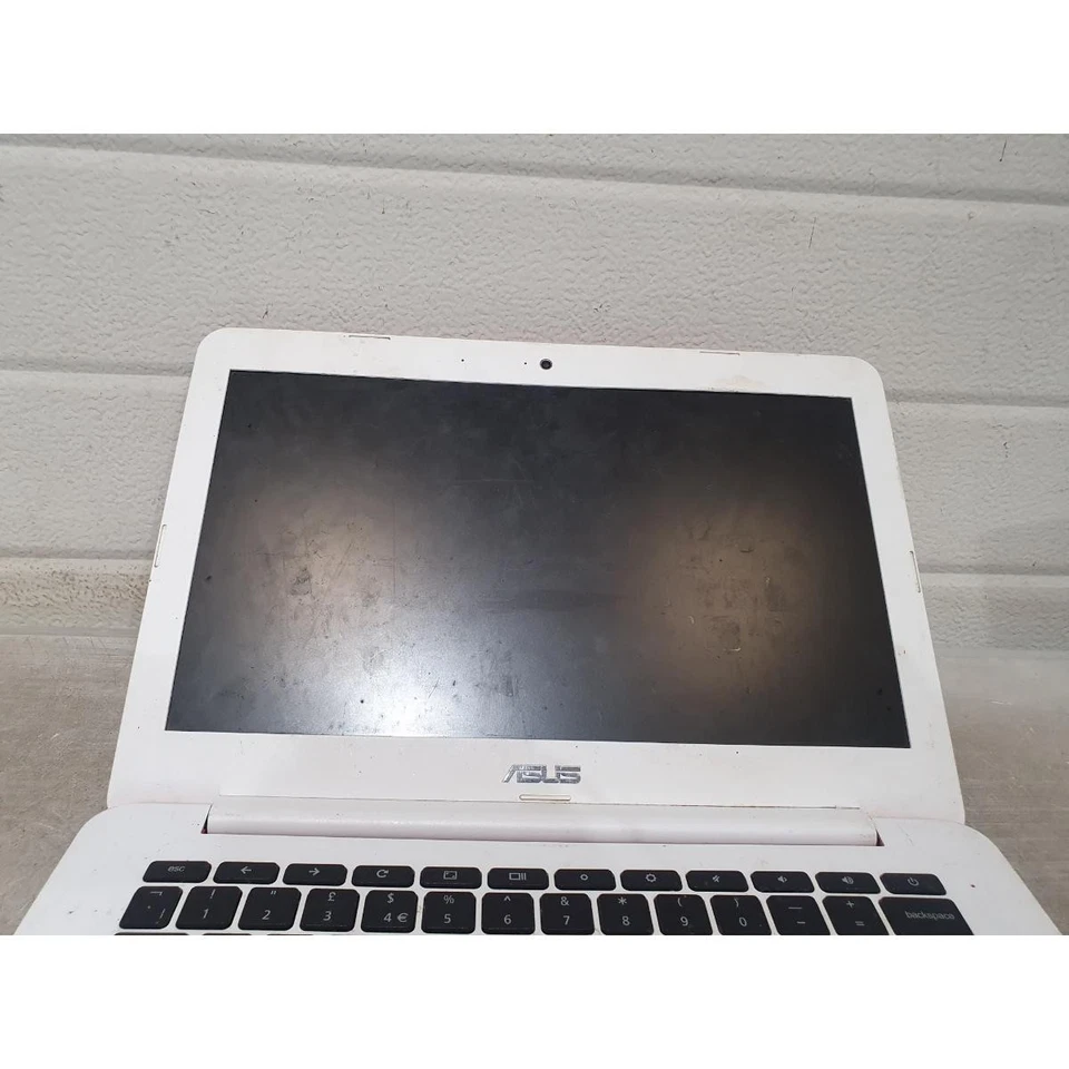 Asus Chromebook C300 Chrome OS Laptop Red & White 13.3" Display HDMI - For Parts - Image 2 of 4