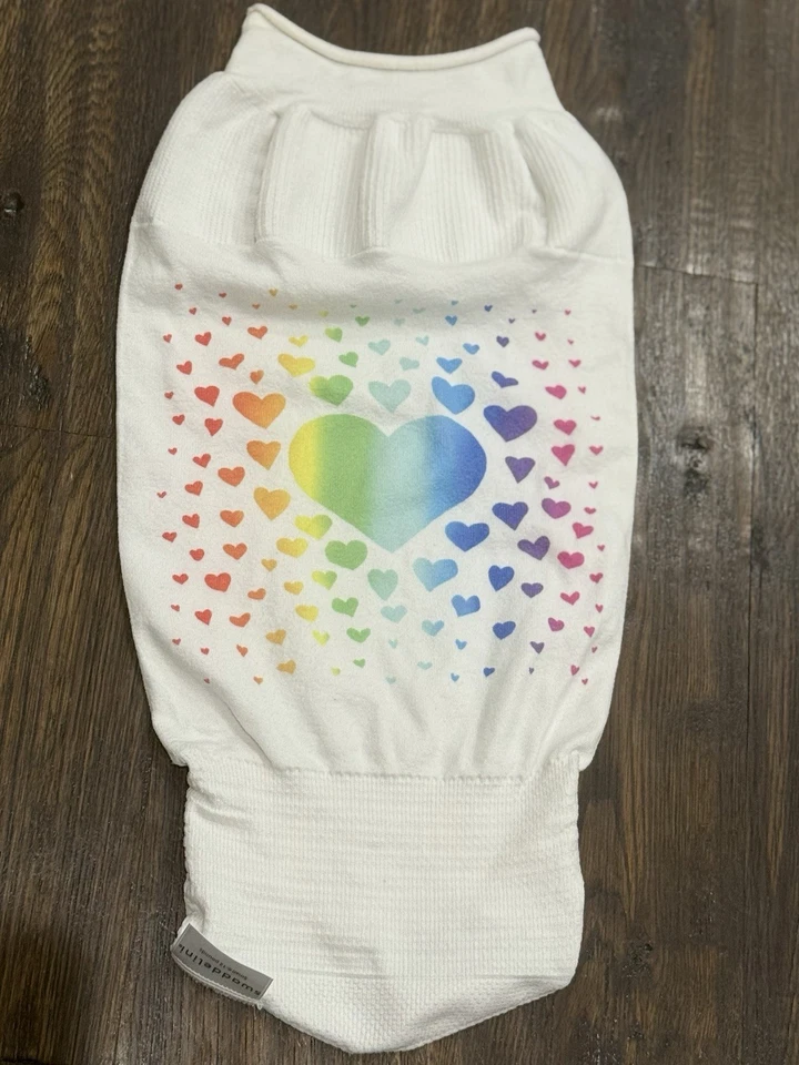Saco de dormir Rainbow Hearts Swaddlelini Swaddle para recién nacido talla pequeña Foto 2 de 4