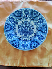 ancienne assiette en faience bleue de DELFT décor panier fleuri et lambrequins