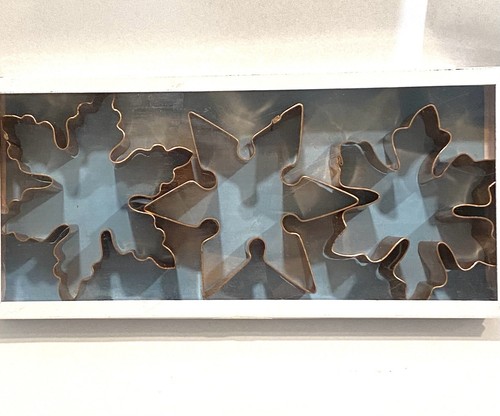 Williams Sonoma Copper Snowflake Cookie Cutter Set of 3 in Metal Tin - Picture 2 of 4