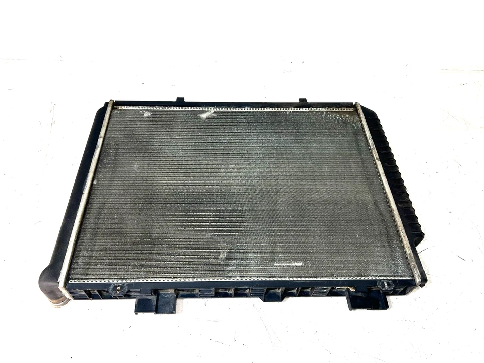 Radiador de refrigeración por agua motor Mercedes W210 E320 E430 1998-2002 usado OEM Foto 2 de 4