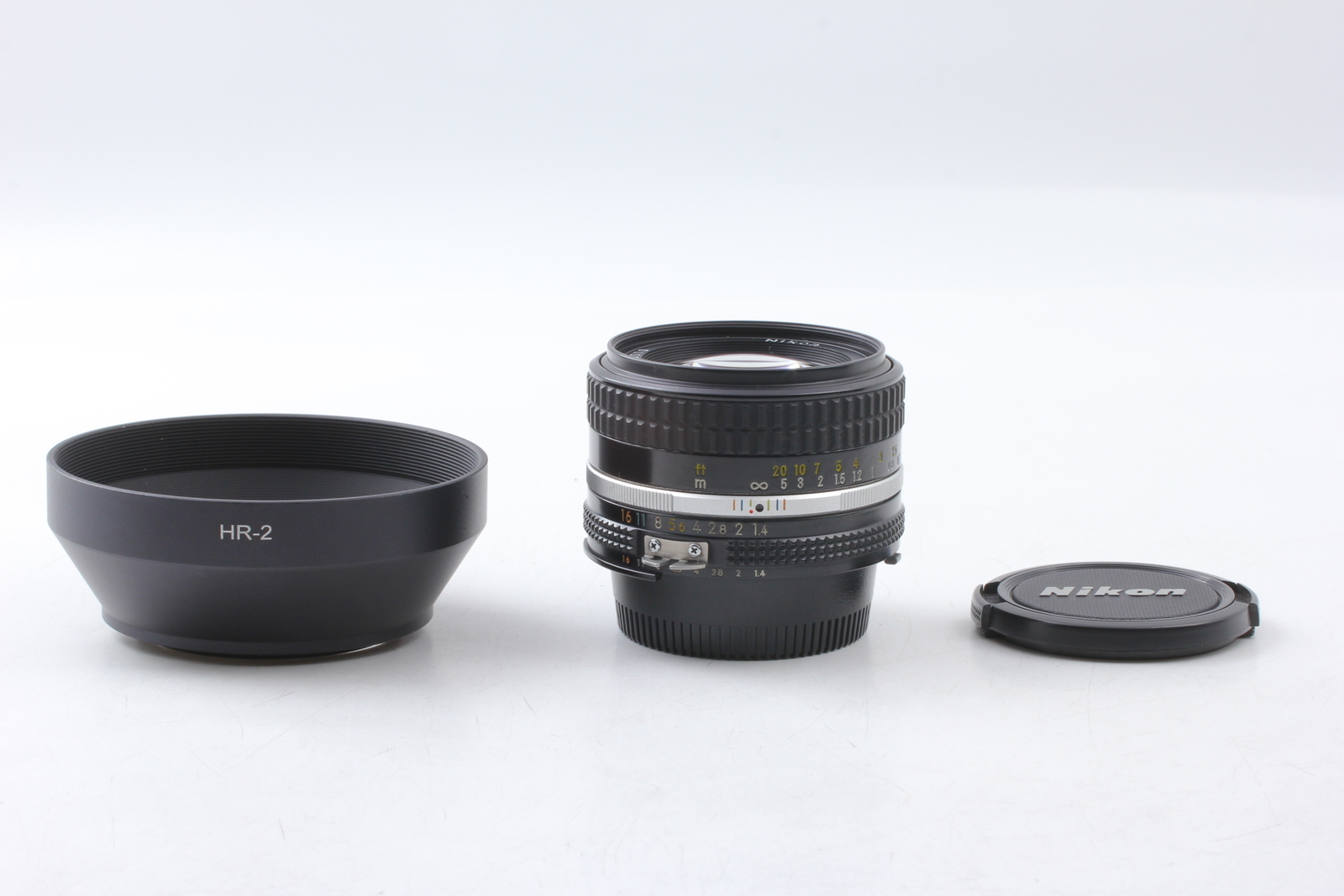 【新品同様/フード】Nikon Ai-s Nikkor 50mm f/1.4 標準MFレンズ 日本からのFマウント用