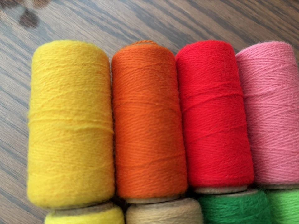 Needlepoint & Embroidery woolen thread 8 spools multicolored lightly used - Image 4 of 4