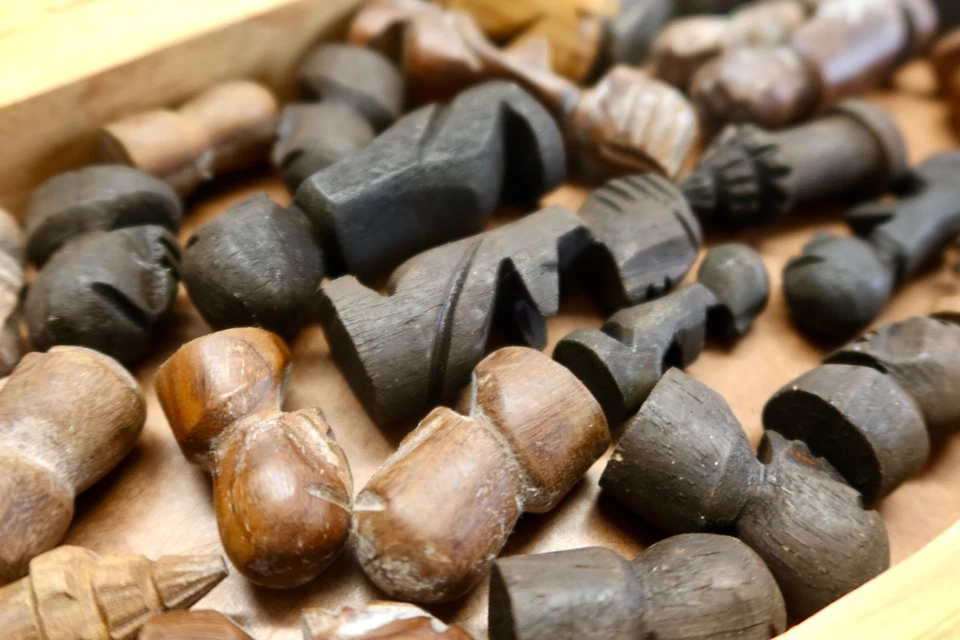 Vintage Makonde African Chess Set – Hand-Carved 14″ Round Board Fertility Queen - Image 4 of 4