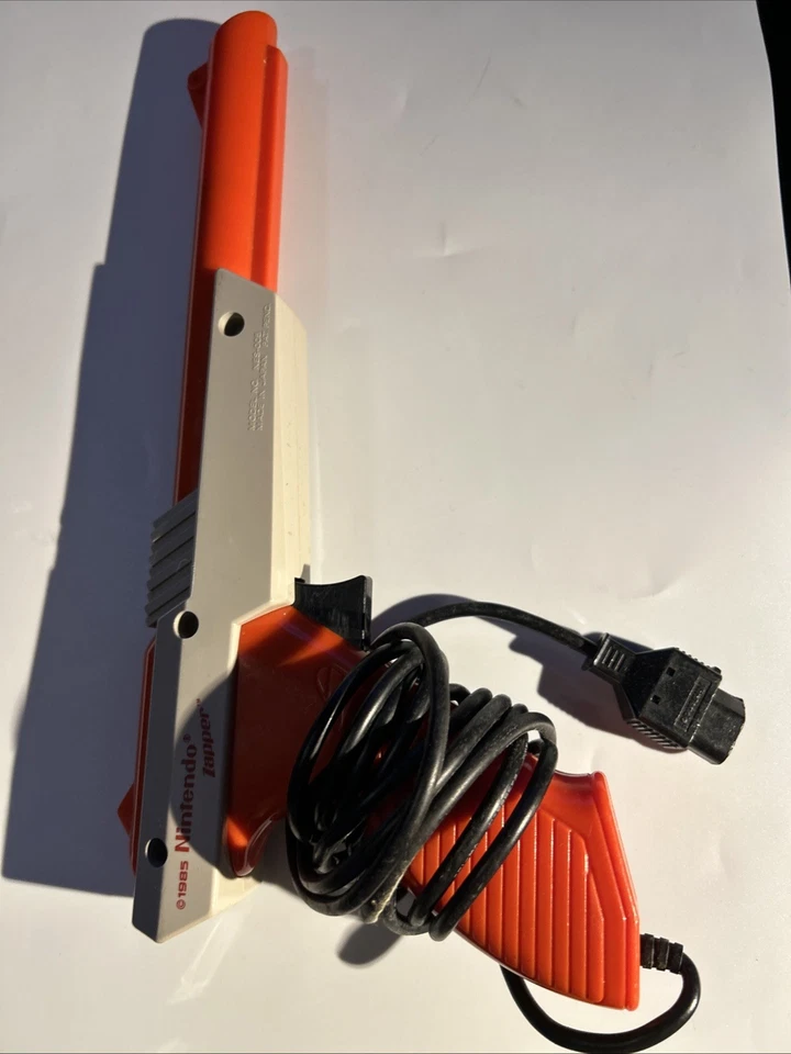 Original 1985 Nintendo NES Zapper Duck Hunt Gun NES Orange - Image 2 of 4