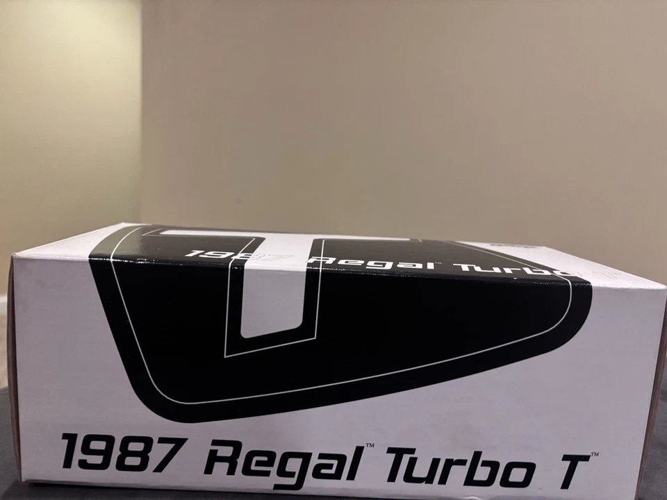 GMP 1/24 Buick Regal Turbo T Blanco 1987 World Limited 1500 Unidades Nuevo En Caja Foto 4 de 4