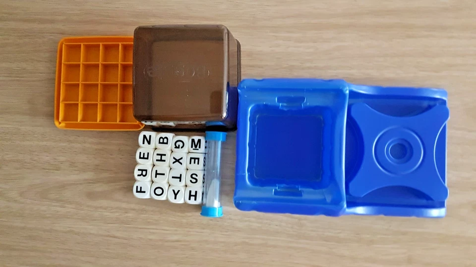 VINTAGE BOGGLE 1985 PARKER. COMPLETE, GOOD CONDITION. REPLACEMENT 3 MINUTE TIMER - Image 2 of 4