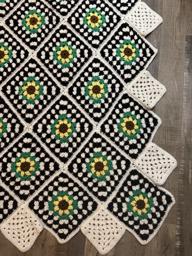SELTEN Vintage Granny Square schwarz weiß SONNENBLUMEN gehäkelte afghanische Decke 53” x 85” - Bild 9 von 12
