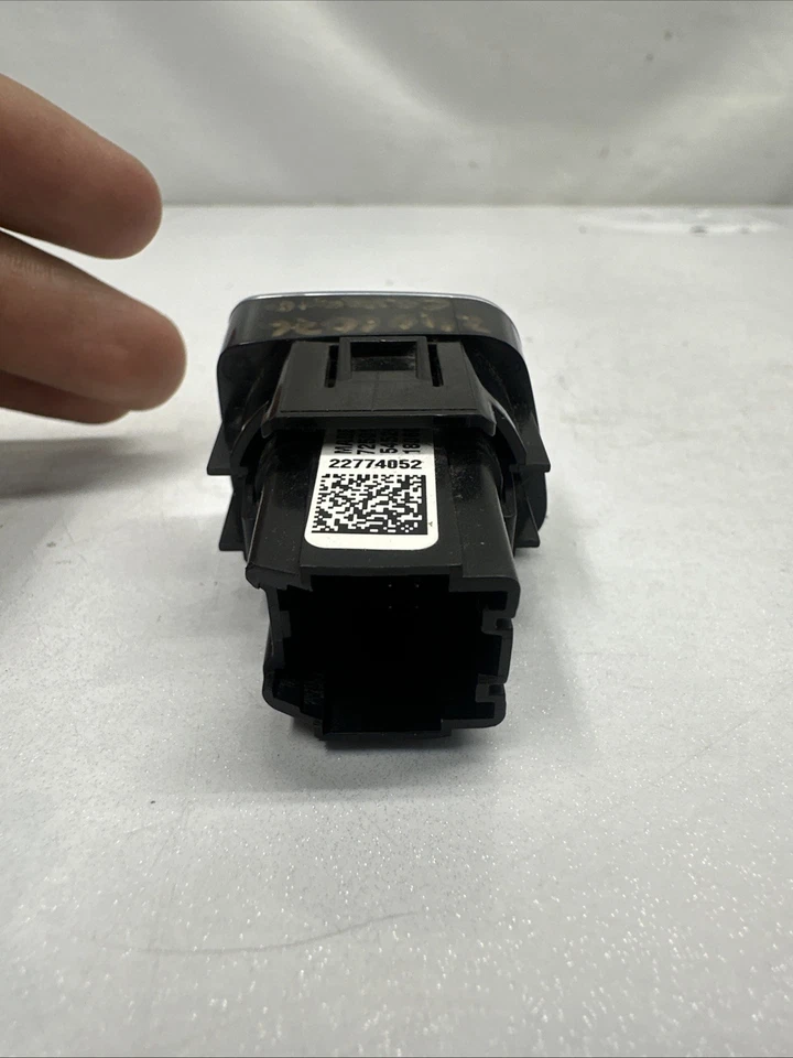 Chevrolet Camaro ignition switch 2016 to 2024 start stop engine button 22774052 - Image 4 of 4