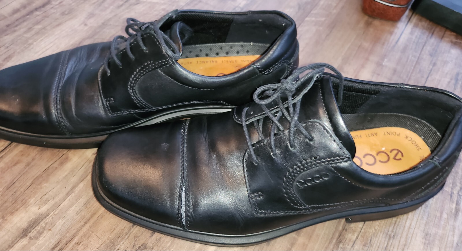 ecco cap toe shoes