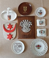 Wandteller/Stadtwappen aus In- und Ausland (Holz, Metall, Porzellan) für Sammler