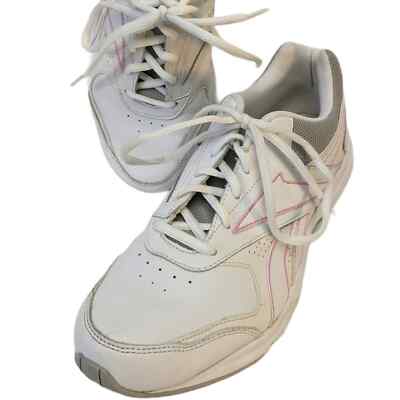Women's white Reebok DMX Ride size 9.5