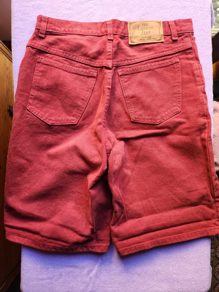 Bermuda jeans Victoria's Secret vintage Londres moda int'l bordô tamanho 8 - Imagem 3 de 4
