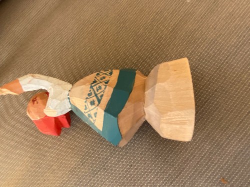 Figurine Norway Wooden Carved by Hand Woman Red Scarf Blonde Green Skirt Vintage - Picture 7 of 9