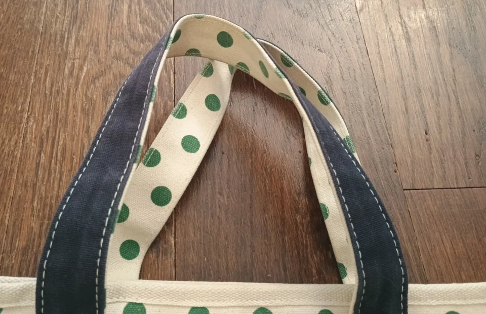 Bolsa tote vintage baixo resistente lona marfim com pontos verdes alças pretas parte inferior larga excelente estado usado - Imagem 2 de 4