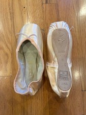 Perfect Condition Pointe Shoes: Freed of London, Maker B, Size 4.5 XX, DV Wing