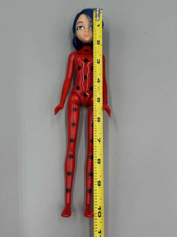 Playmates Toys 神奇瓢虫 10 英寸时尚娃娃可动人偶无面具散装 — 第 3/4 张图片