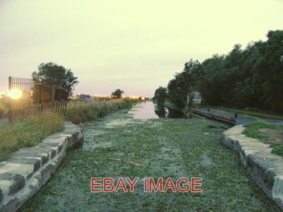 PHOTO  GRAND CANAL FROM THE 11TH LOCK IN CLONDALKIN DUBLIN 22 NEWLY CUT WEEDS HA