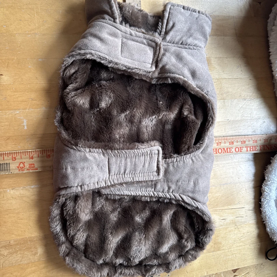 Abrigo de gamuza sintética marrón para perro talla L (?) Ajustable Usado Foto 3 de 4