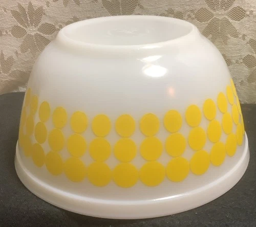 Vintage Pyrex Yellow Polka Dot 1.5 QT Nesting Mixing Bowl 402 Retro 1967