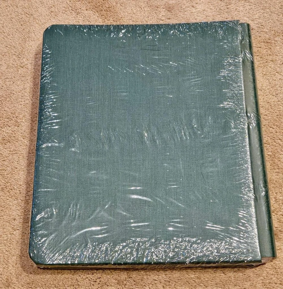 Винтажный рождественский альбом Creative Memories 8x10 Green Holly + 2 упаковки праздничных страниц - Изображение 3 из 4