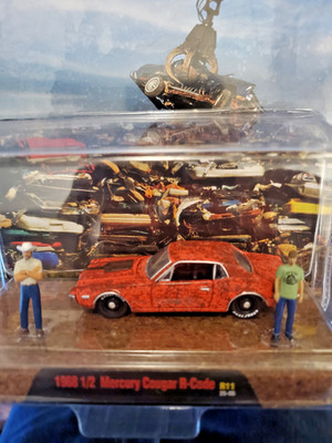 M2 Machines  1:64 R11 1968-1/2 Mercury Cougar R Code Junkyard Scene