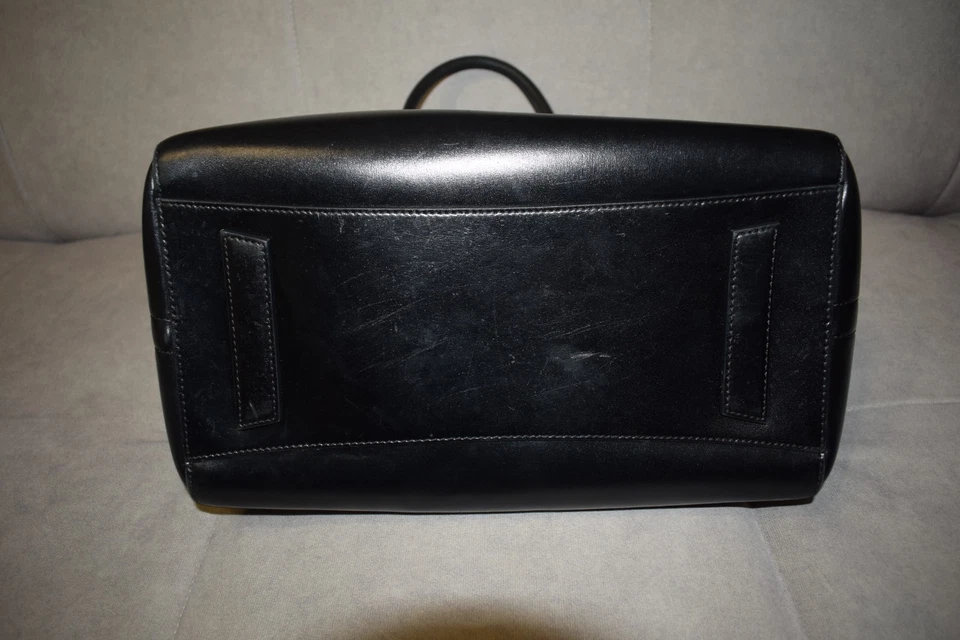 Bolso de Mano Givenchy Antigona Negro Liso Bolso de Hombro Mediano Hecho en Italia Foto 3 de 4